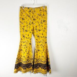 FREE PEOPLE The Originals Patterned Paisley Print Fray Hem Flare Jeans Size 31